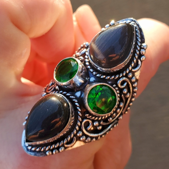 New Cat Eye & Peridot Silver Statement Ring. - Picture 8 of 16